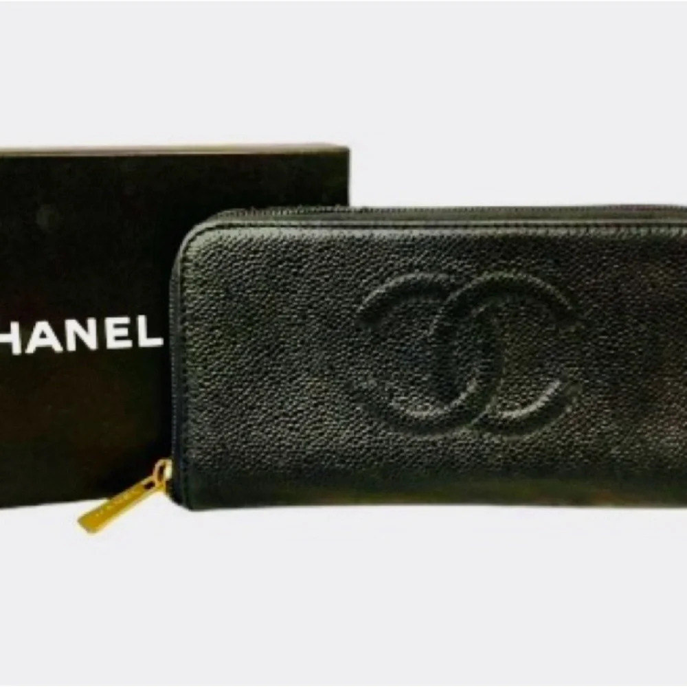 Chanel Caviar Leather Zippy Wallet
CC Tag Code:  7370108. SOLD - Picture 8 of 8